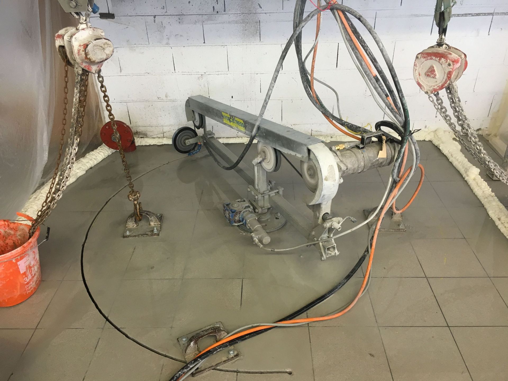 Sciage ouverture pour escalier au compas + câble