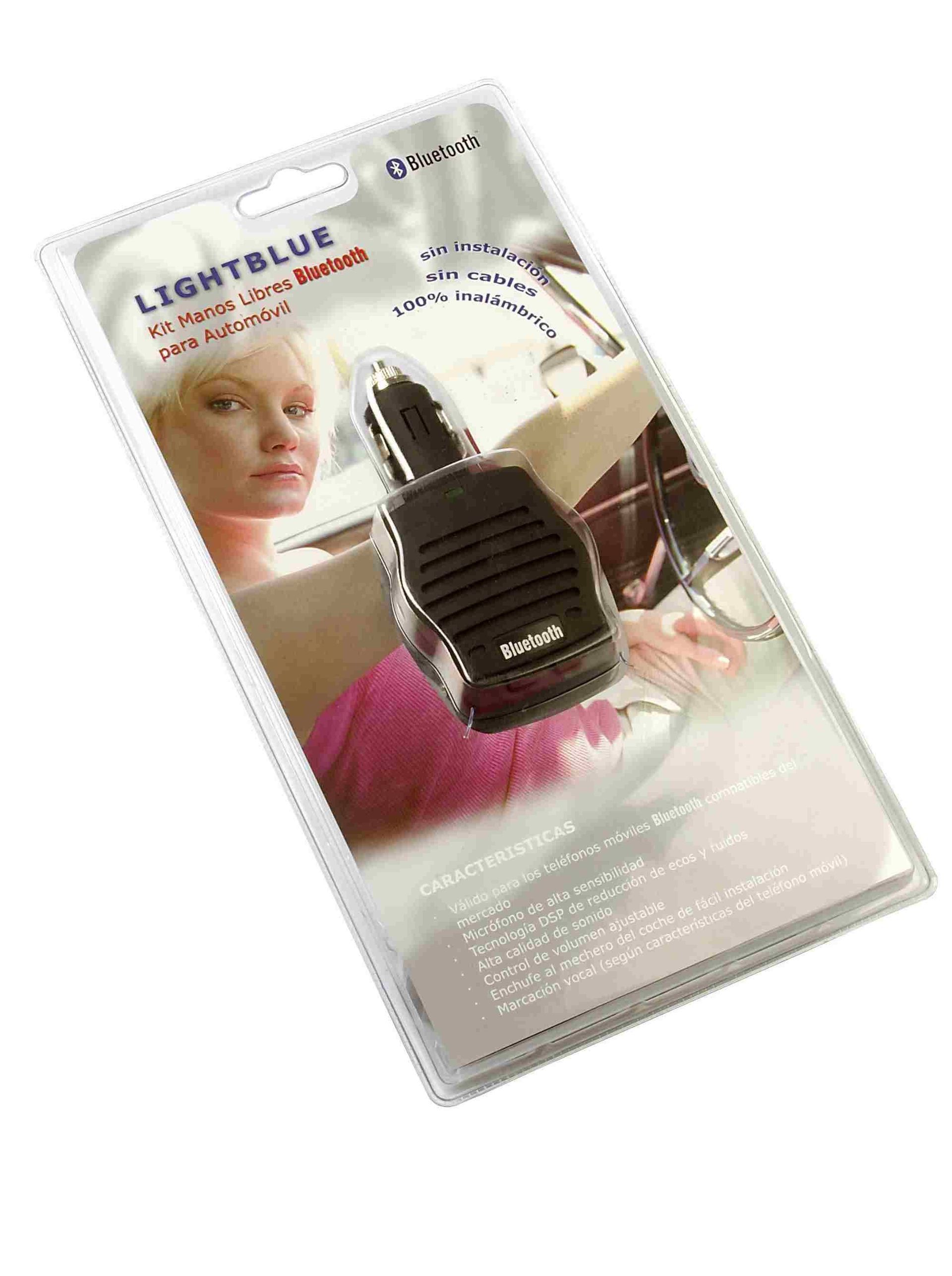 Una caja con una imagen de una mujer y un cargador de coche.