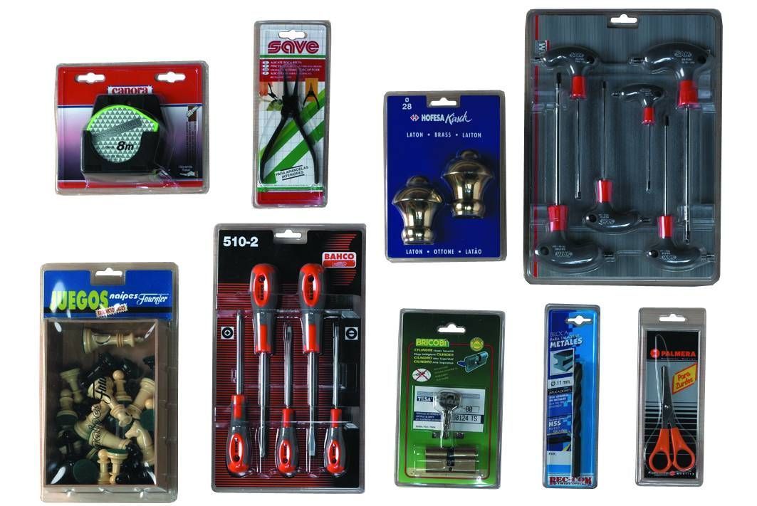 Se muestran una variedad de herramientas sobre un fondo blanco.