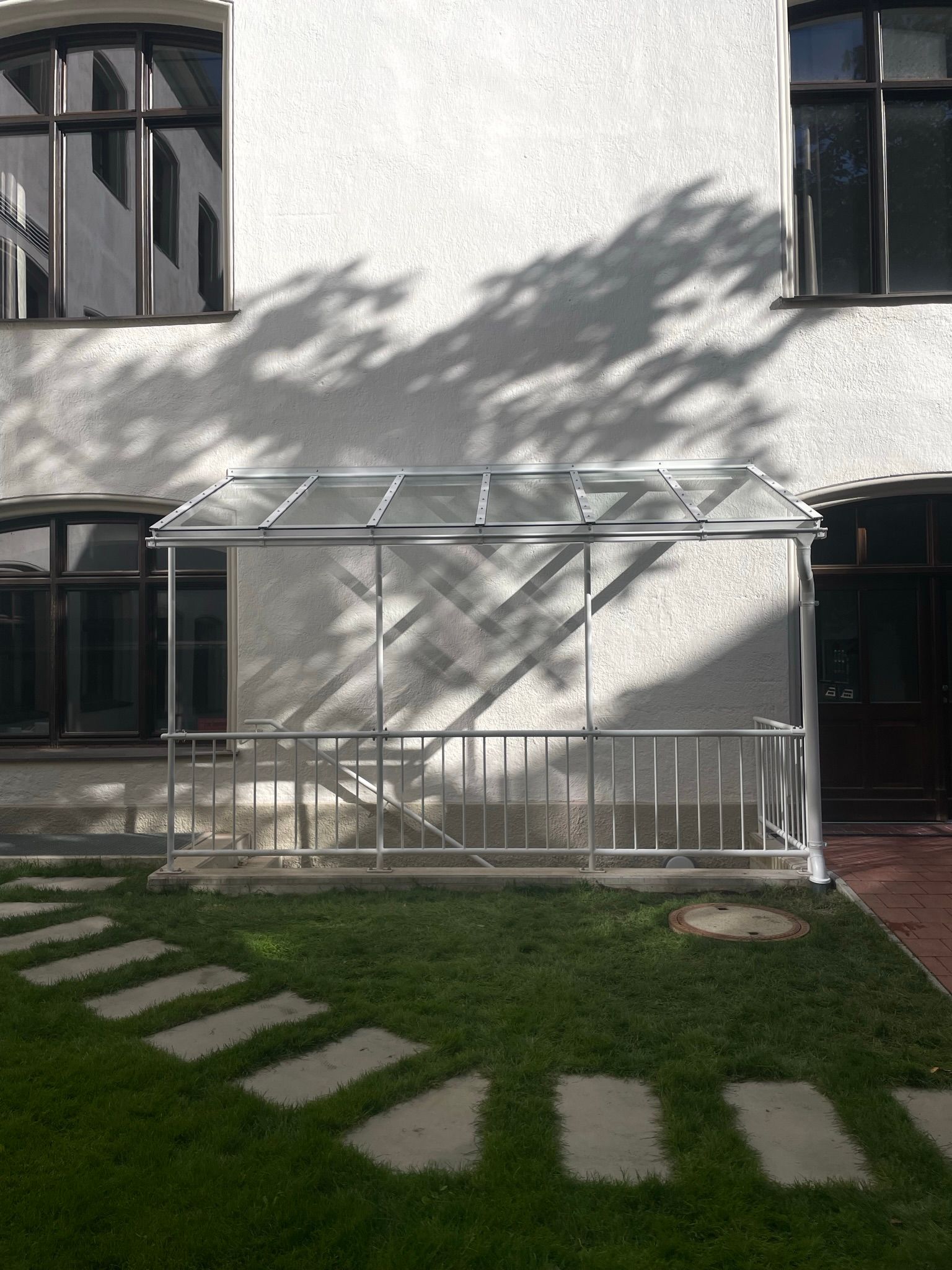 Metallbau Überkonstruktion Kellerzugang