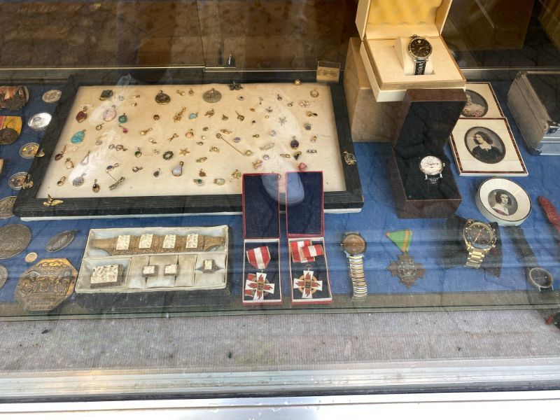 Antiquitätenladen Domizil Rares für Bares von außen