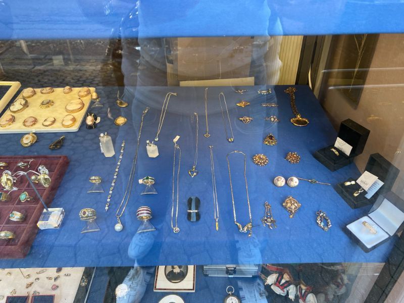 Antiquitätenladen Domizil Rares für Bares von außen