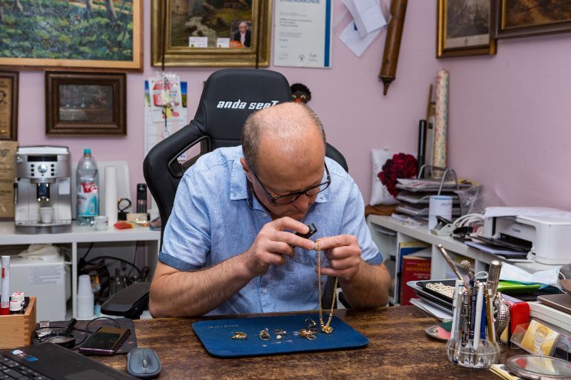 Antiquitätenladen Domizil Rares für Bares von außen