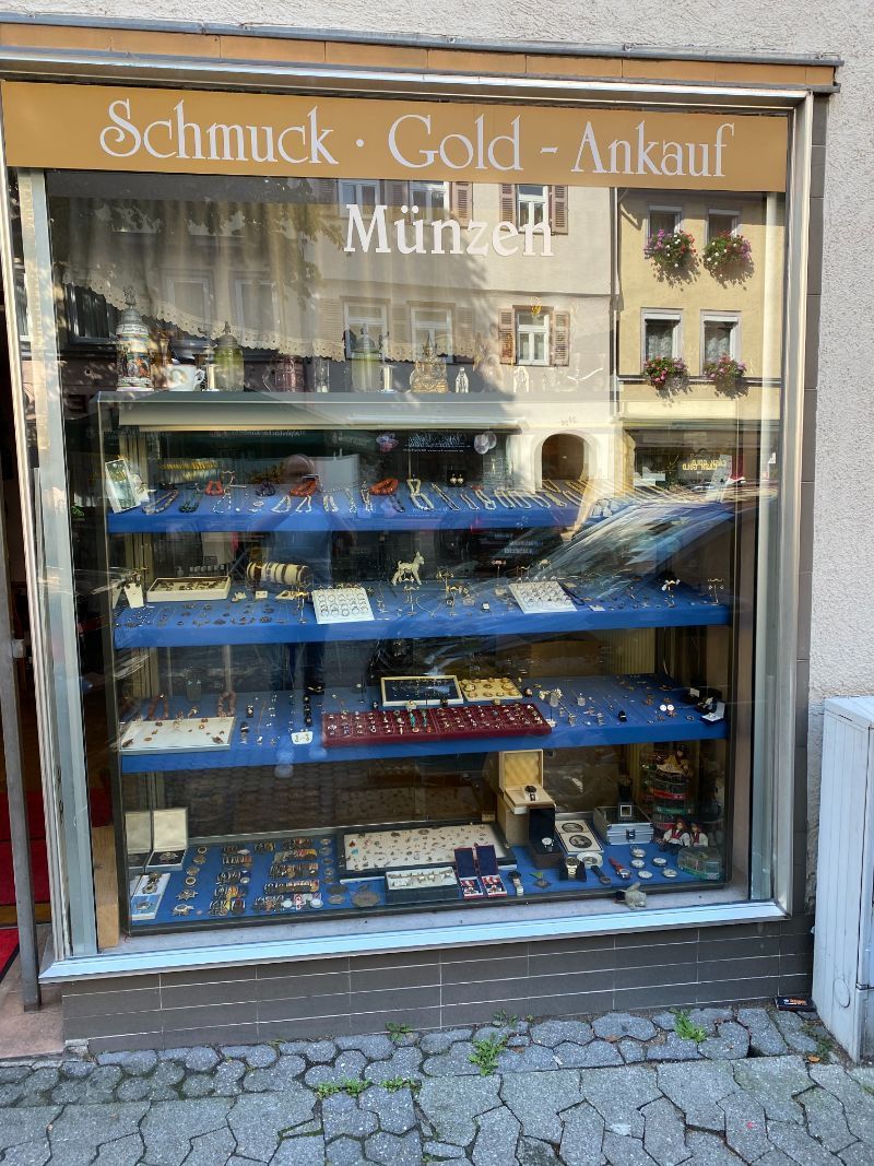 Antiquitätenladen Domizil Rares für Bares von außen