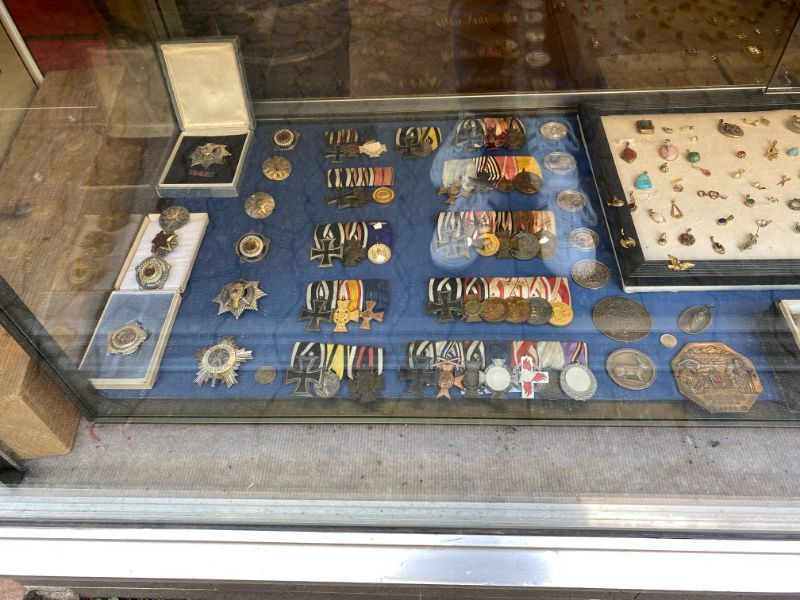 Antiquitätenladen Domizil Rares für Bares von außen