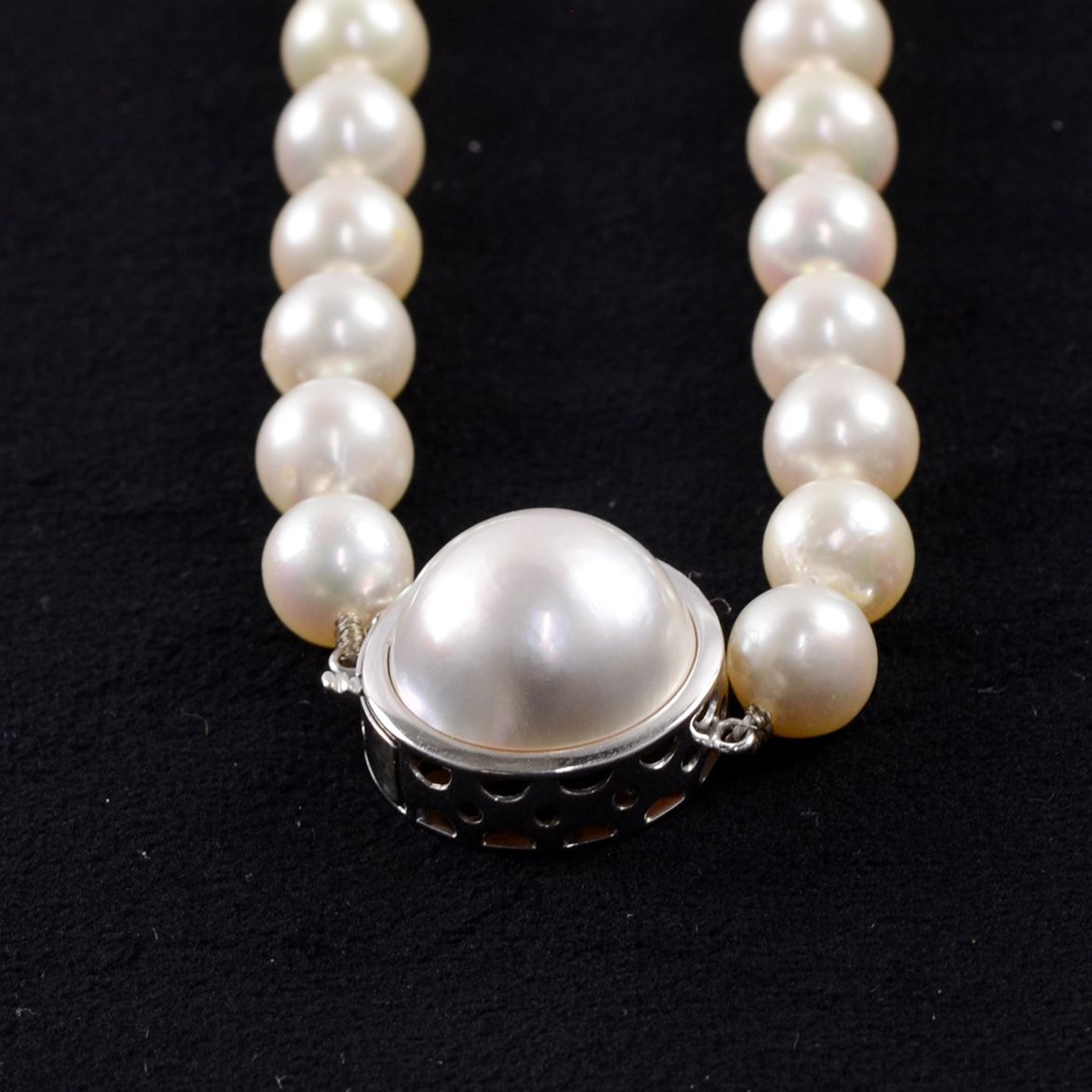 Antiquitätenladen Domizil Rares für Bares von außen