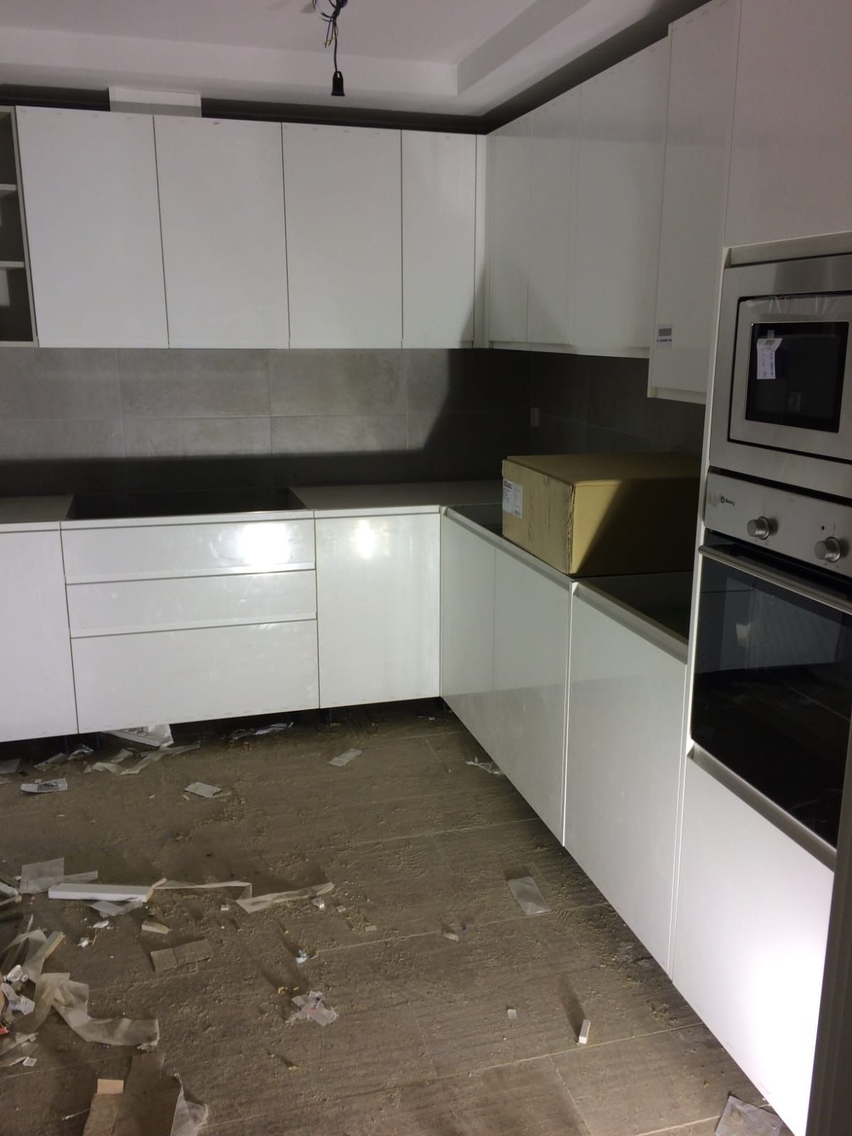 Una moderna cocina en forma de 