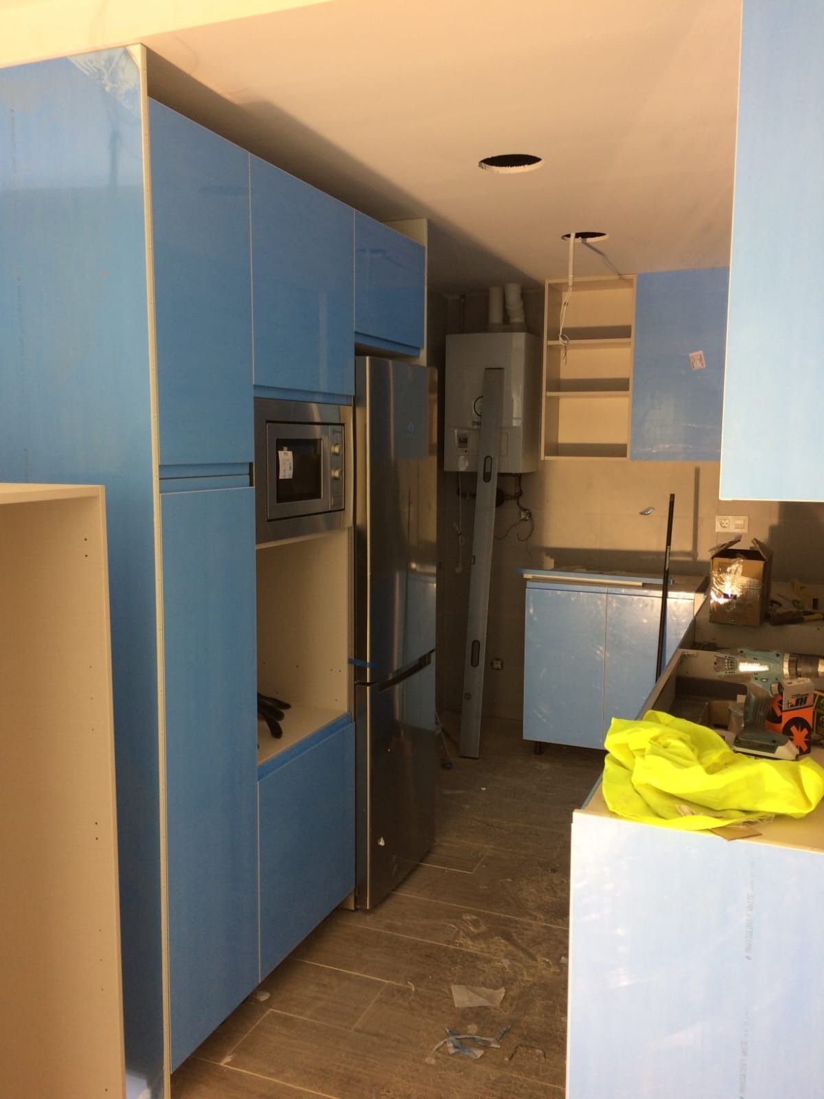 Un interior de cocina sin terminaR