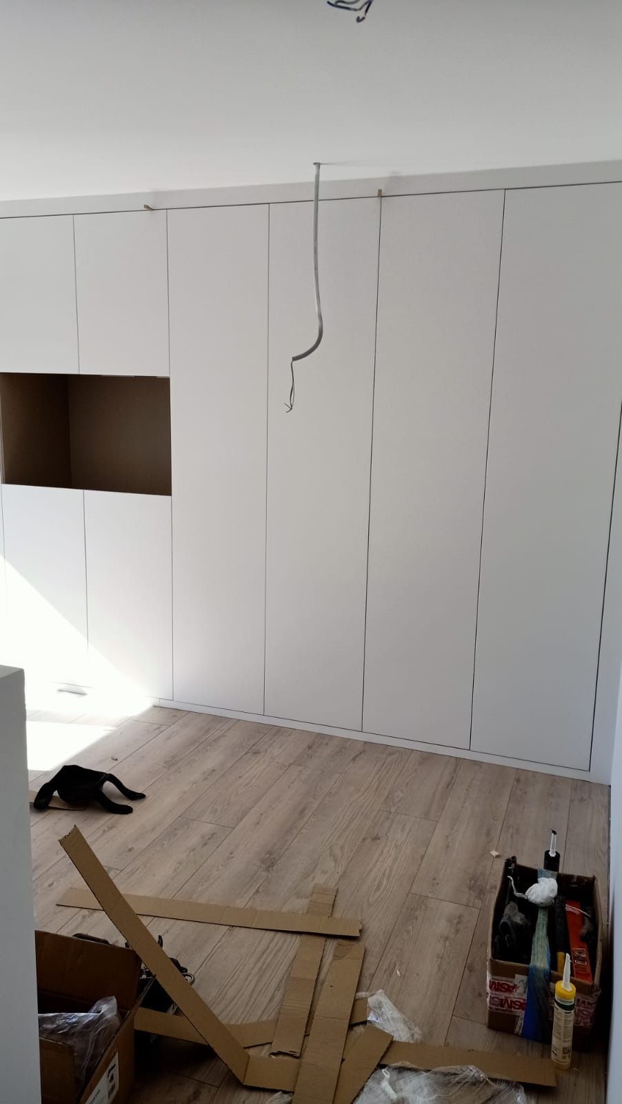 Una habitación en obras con 