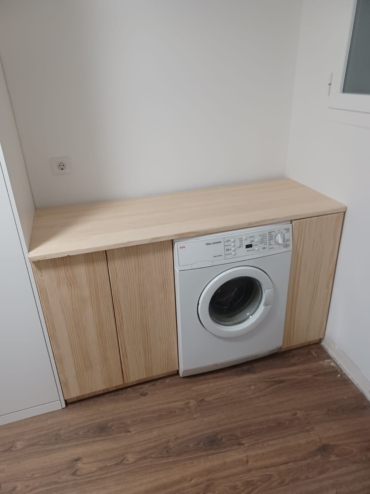 Una encimera de lavandería de 