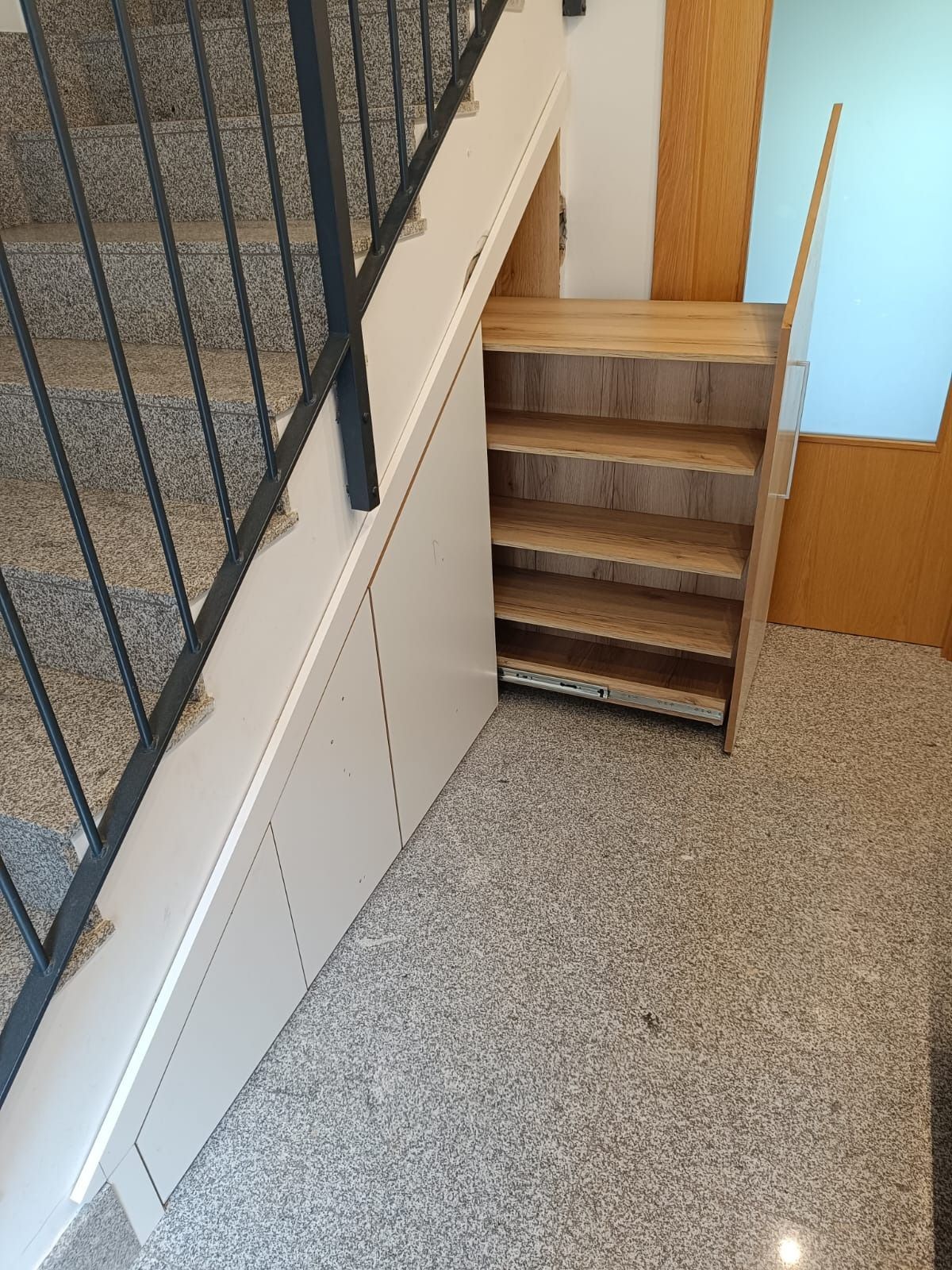 Un zapatero extraíble de madera 