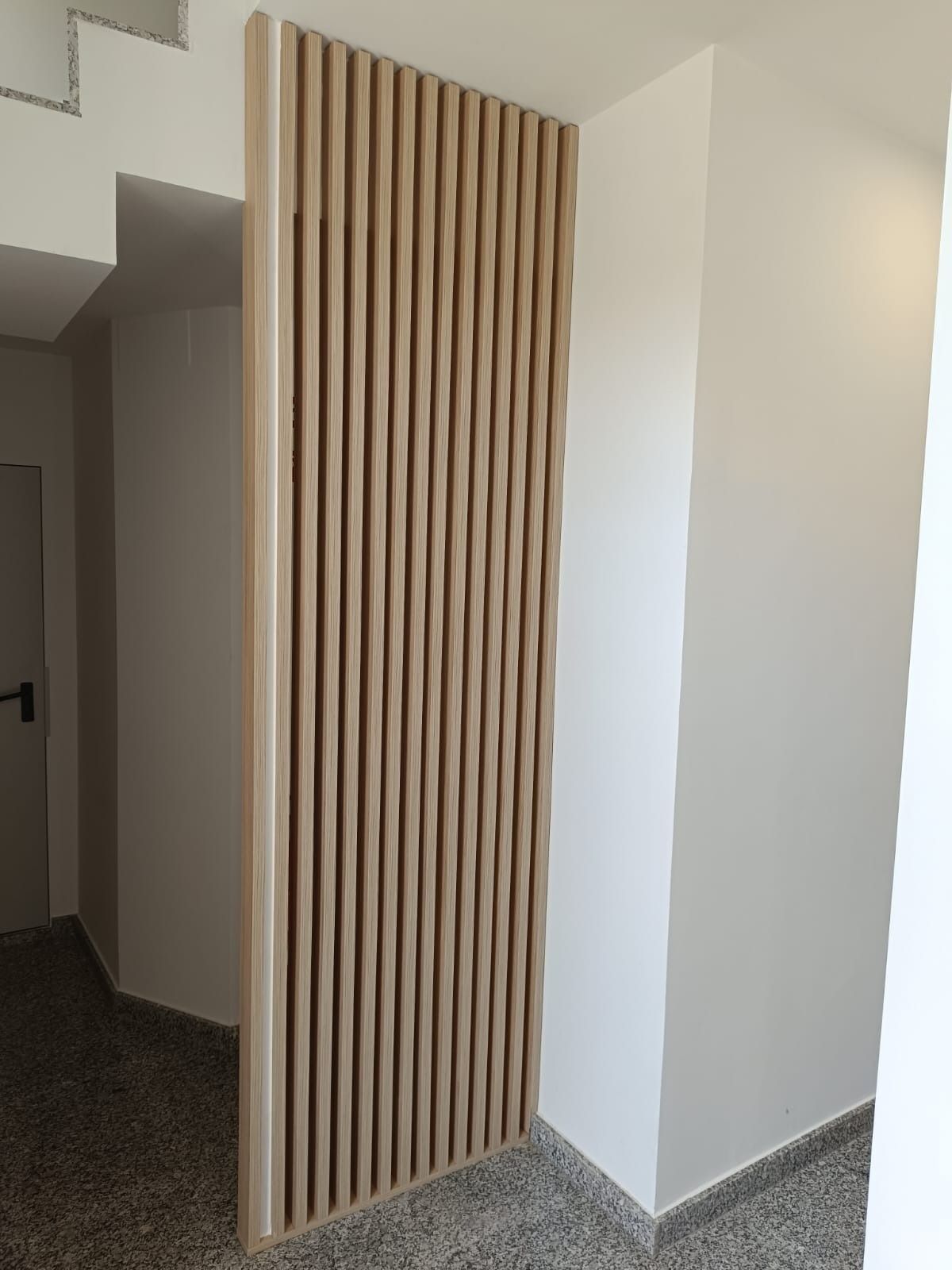 Un panel decorativo de listones 