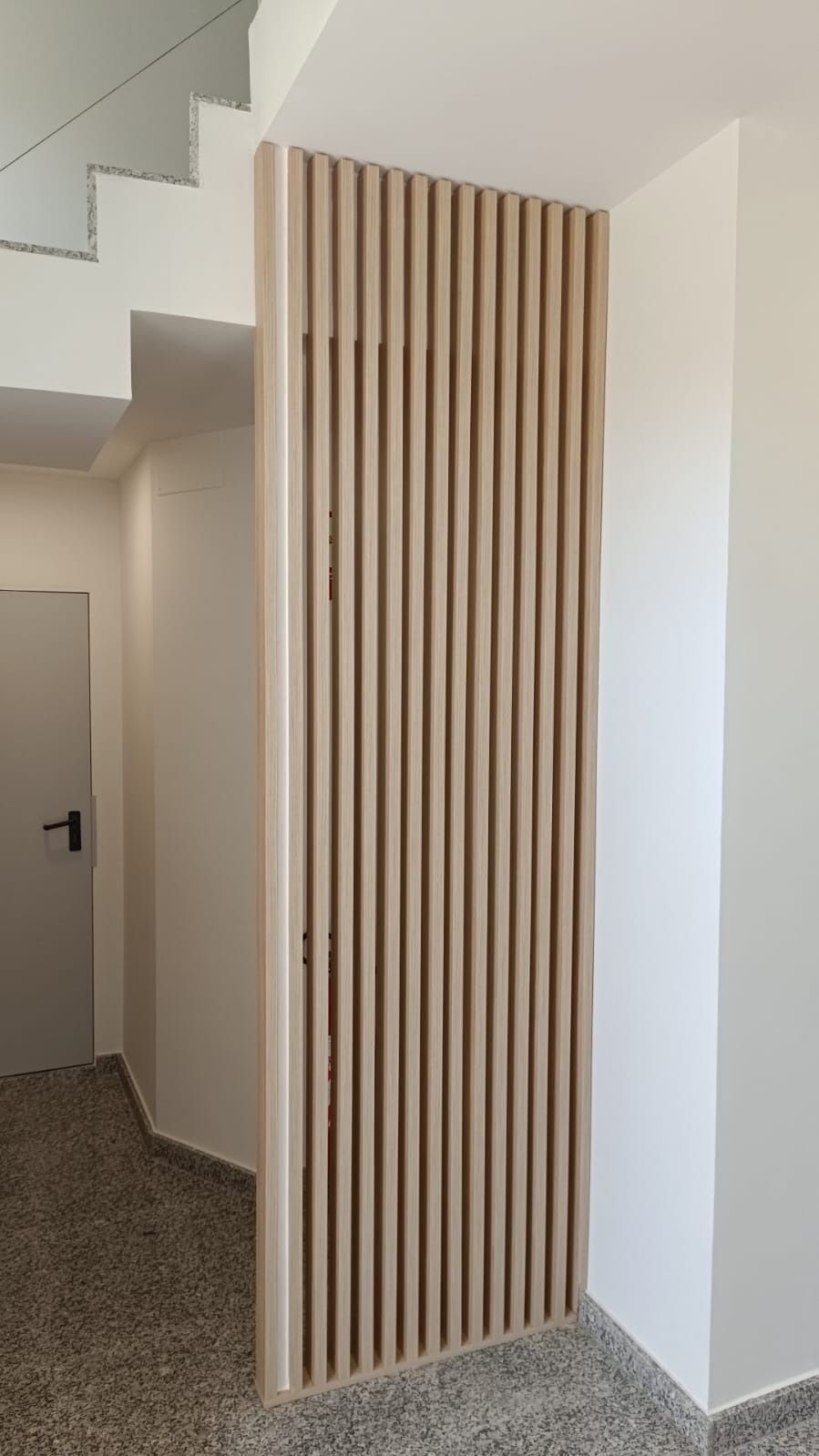 Un biombo vertical de listones de 