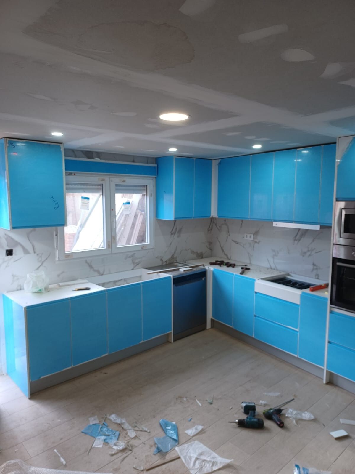 Una cocina en proceso de 