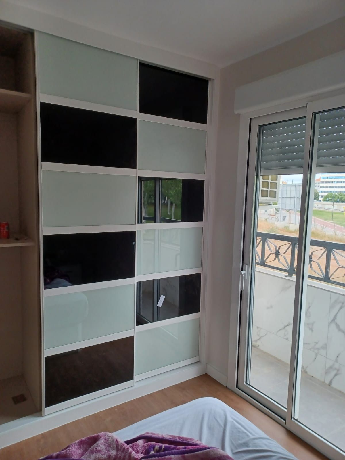 Un armario empotrado que va 