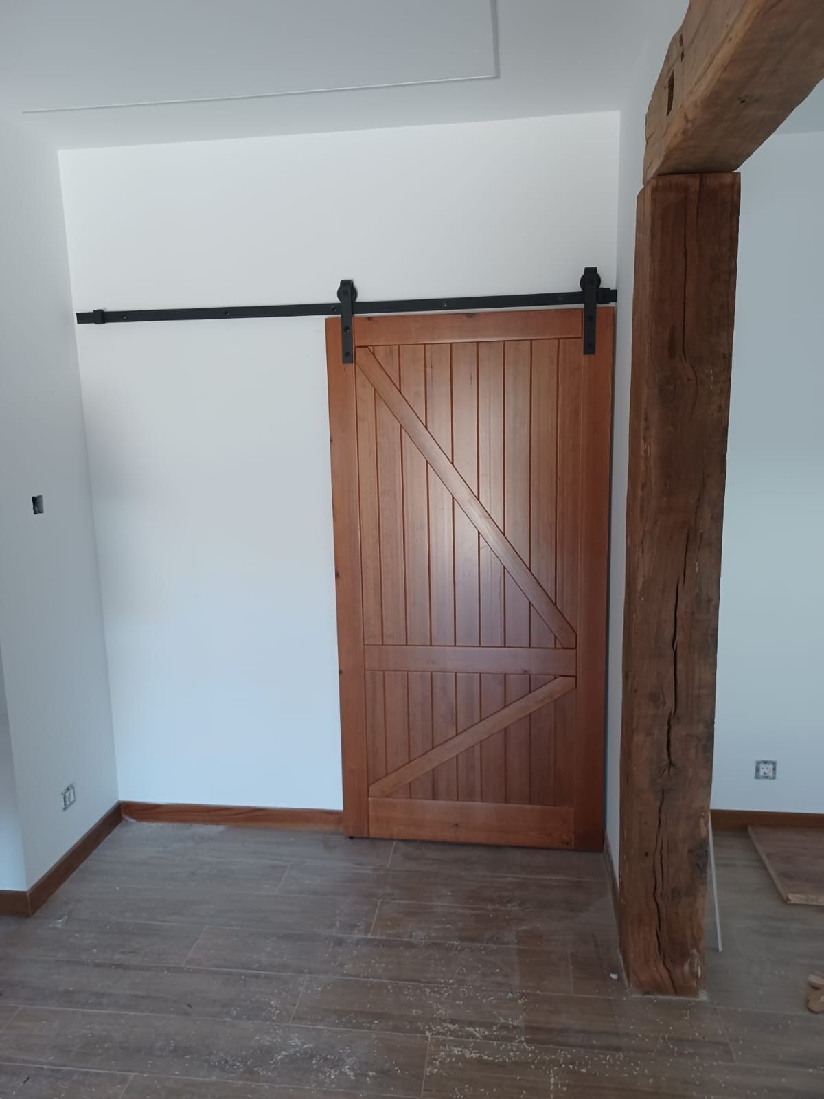 Una puerta corredera de madera 