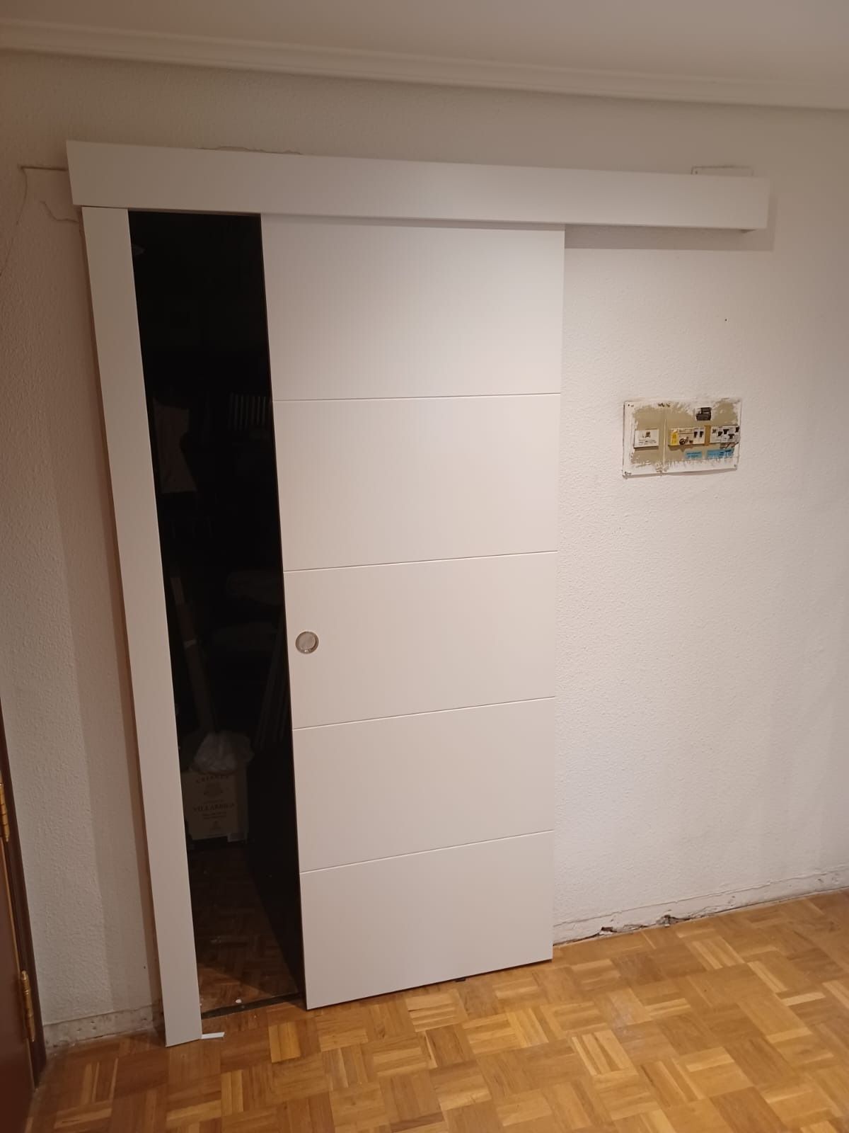 Una puerta corredera interior 