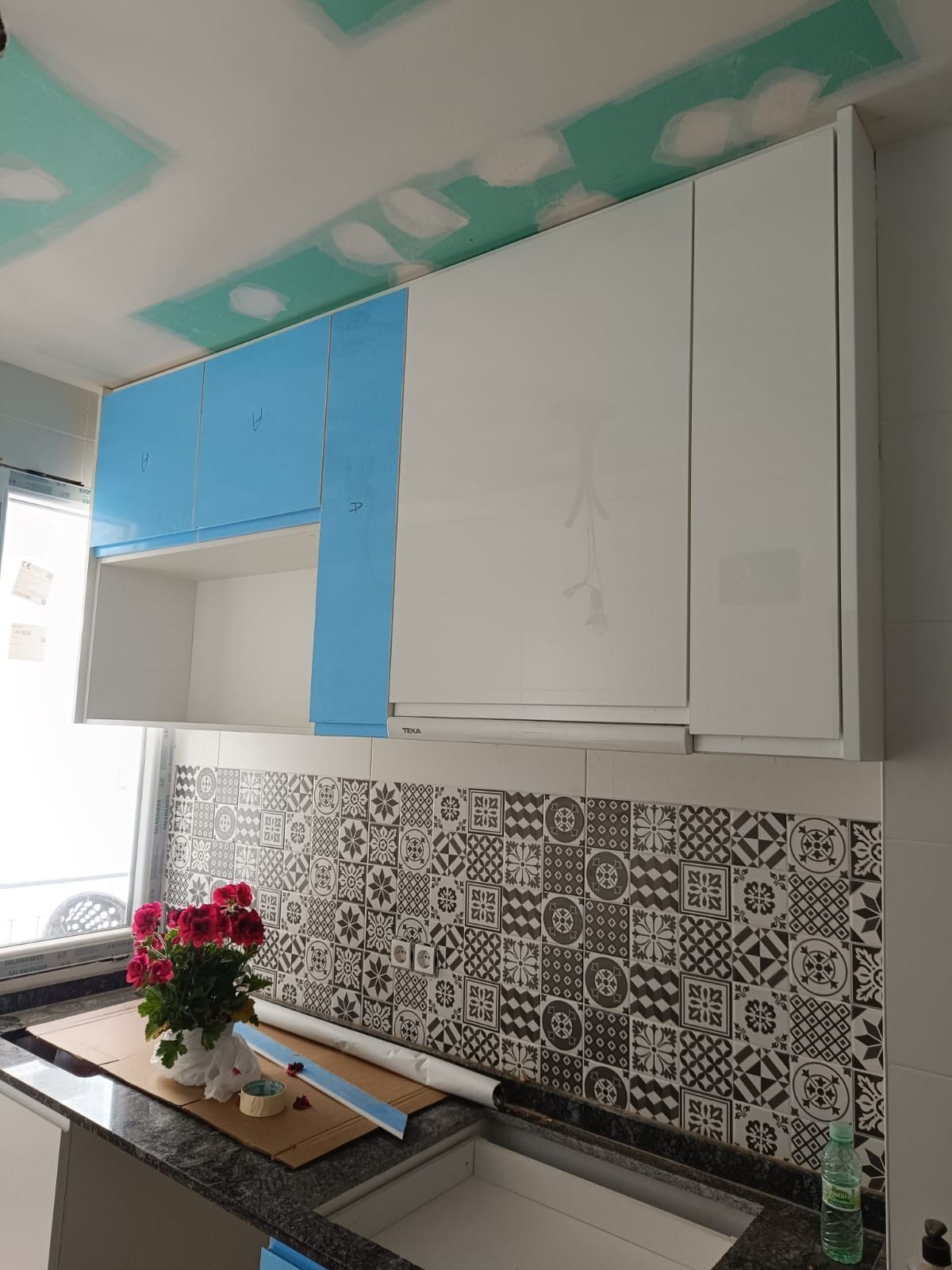 Una cocina en proceso de 