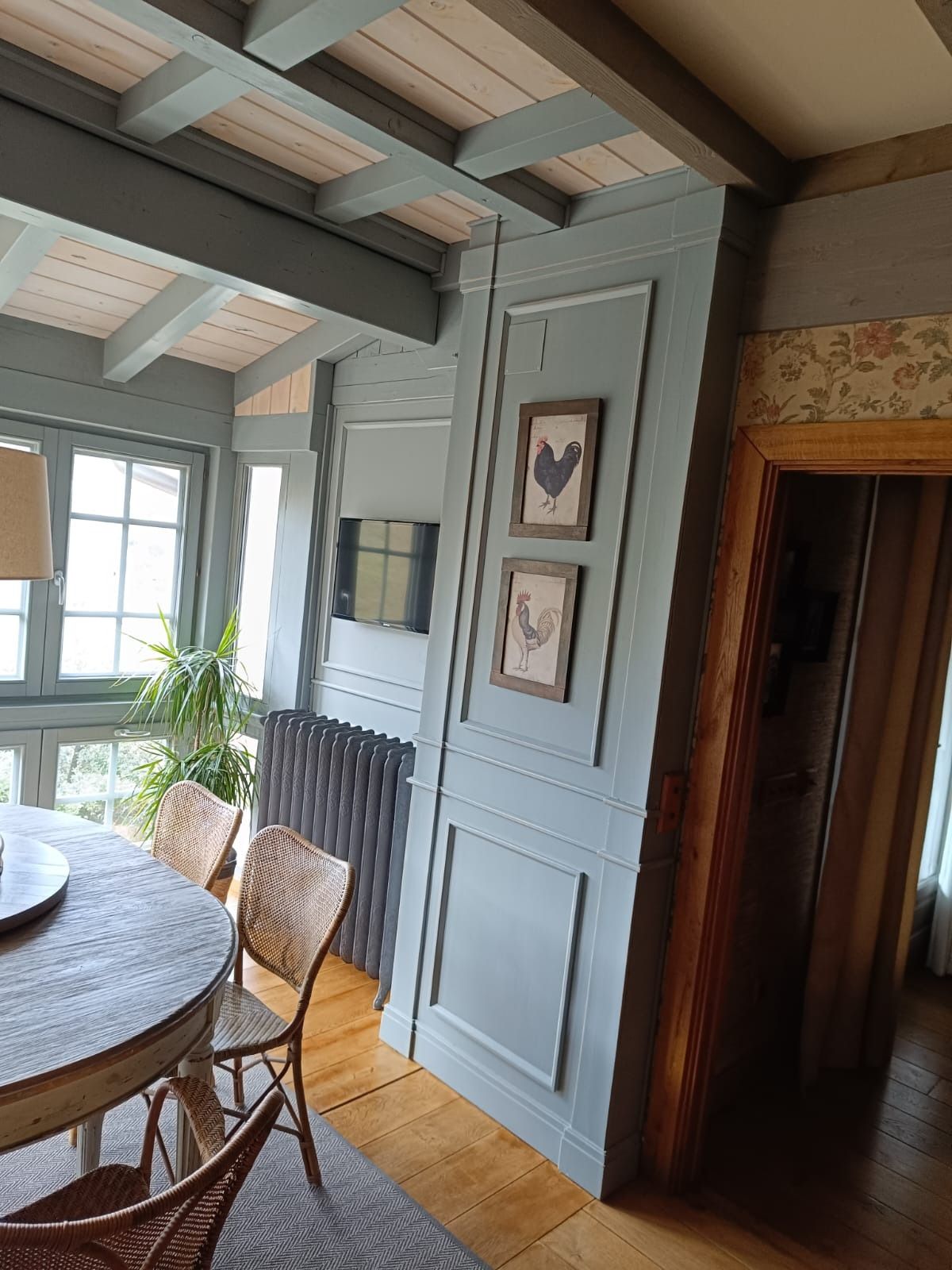 Un rincón del comedor con 