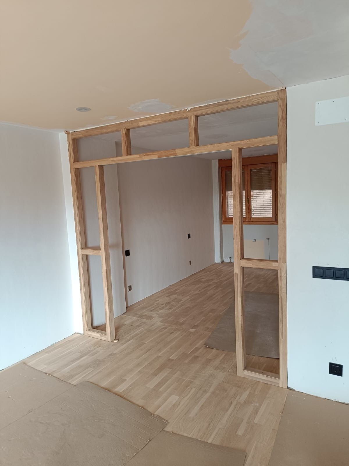 Se está instalando un tabique 