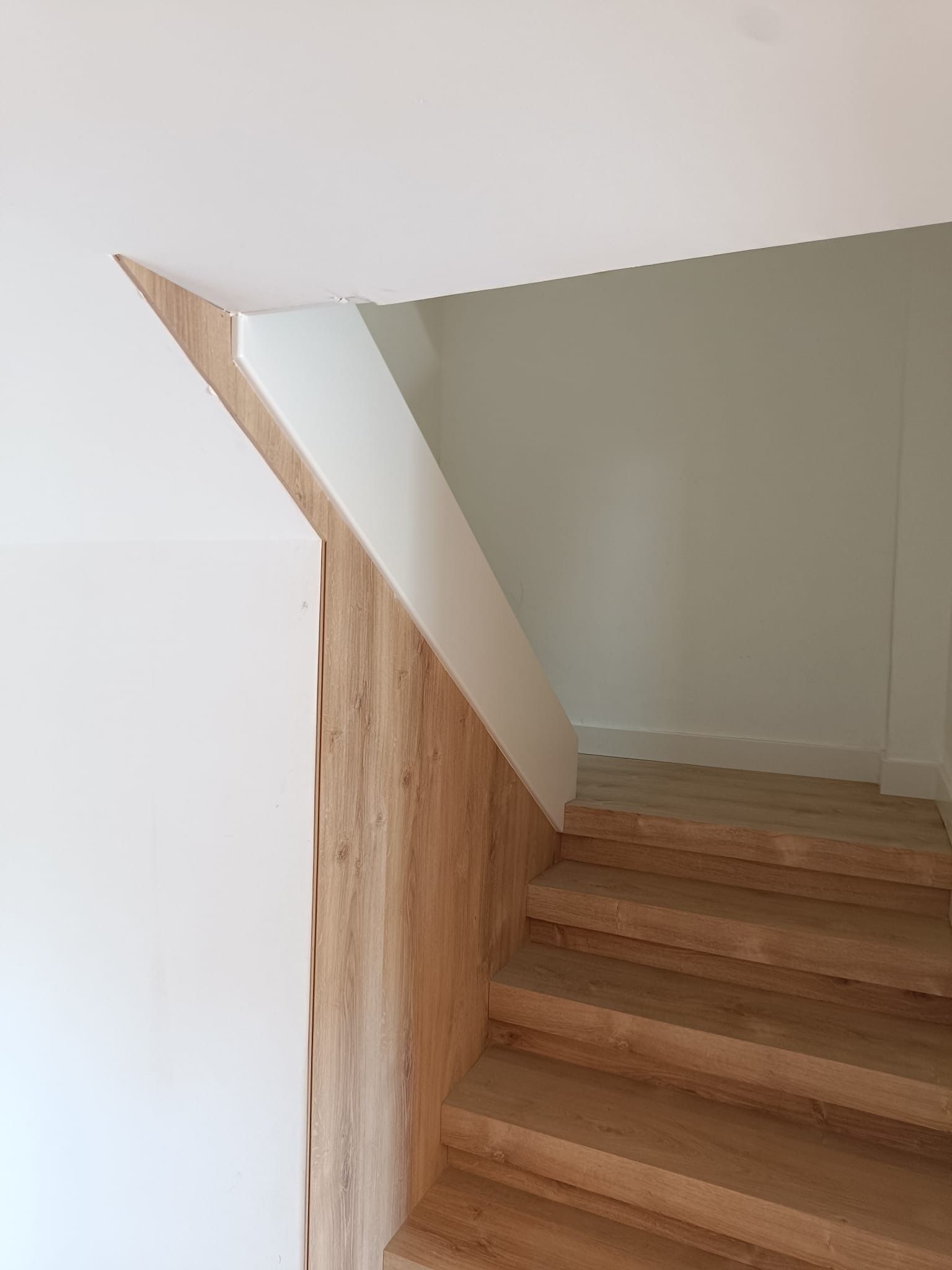 Una escalera de madera 