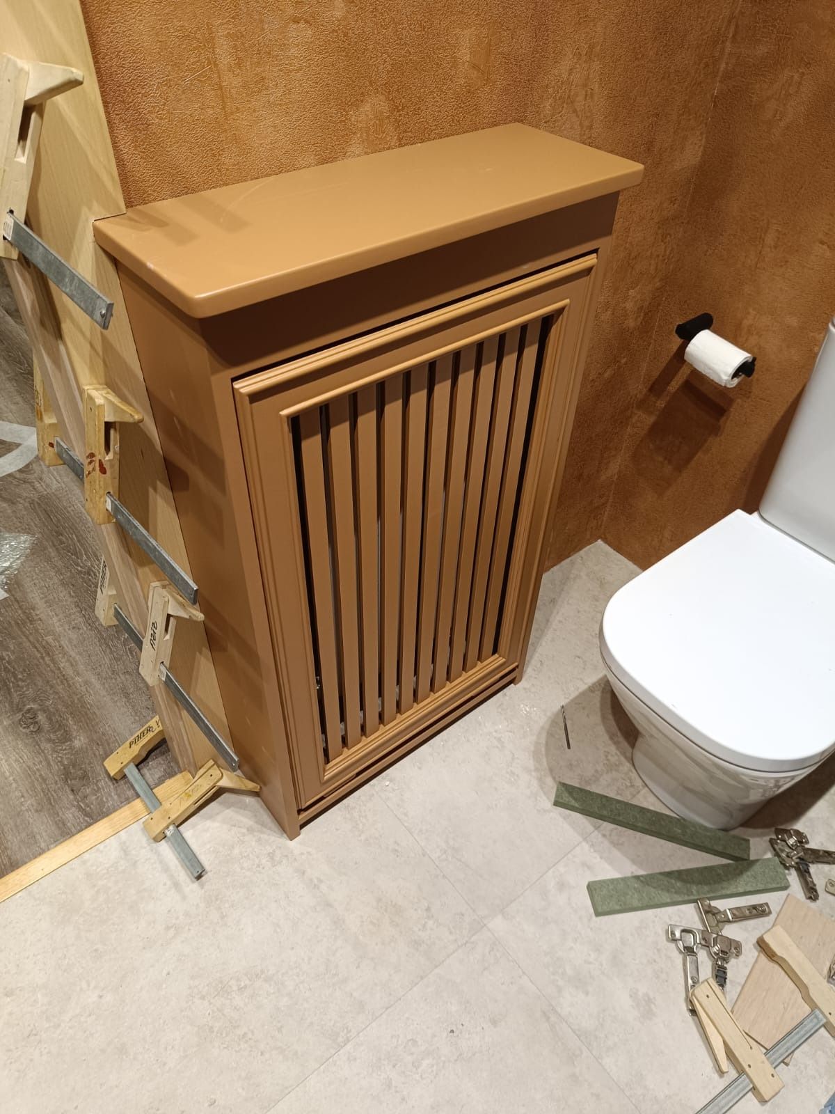 Una cubierta de radiador de color 