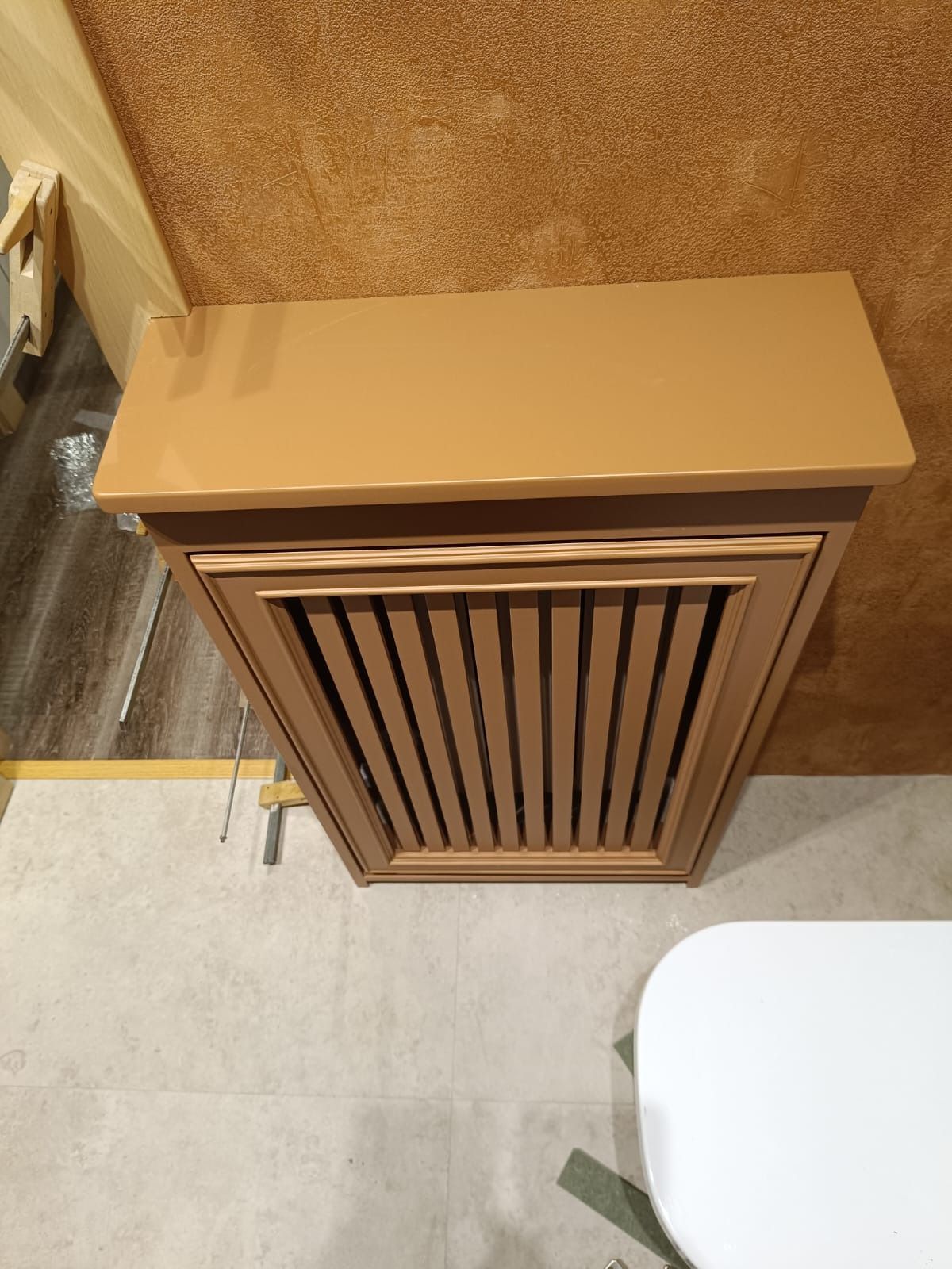 Una cubierta de radiador de color 