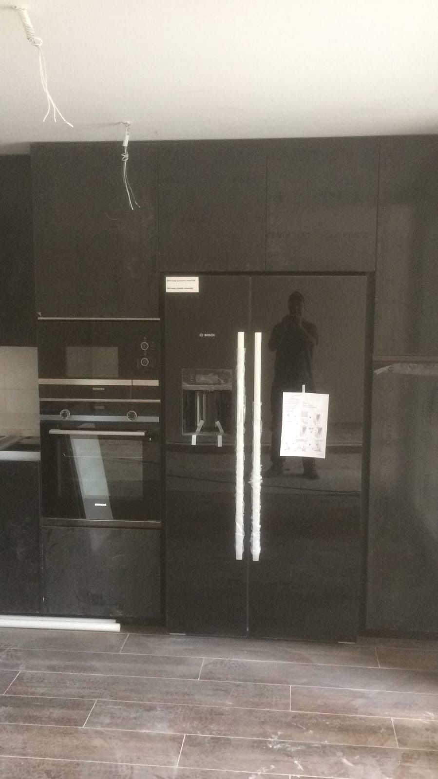 Cocina moderna con armarios 