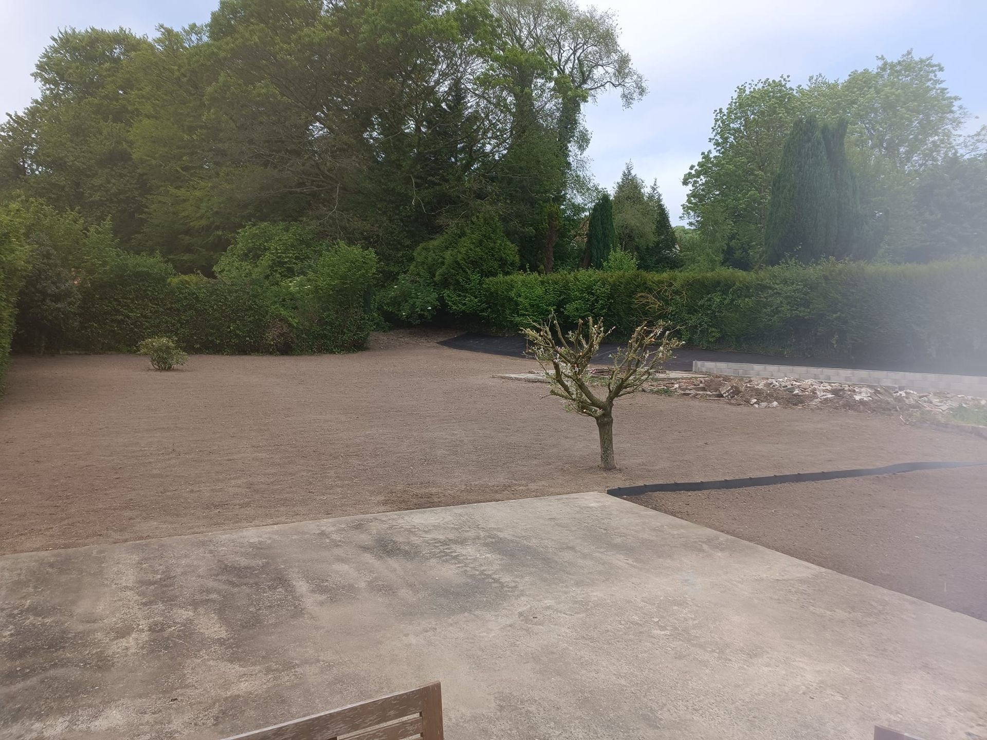 Terrassement du terrain et engazonnement