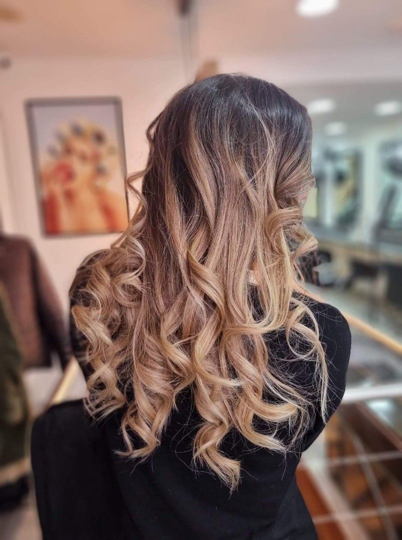 Coloration cheveux longs ondulés