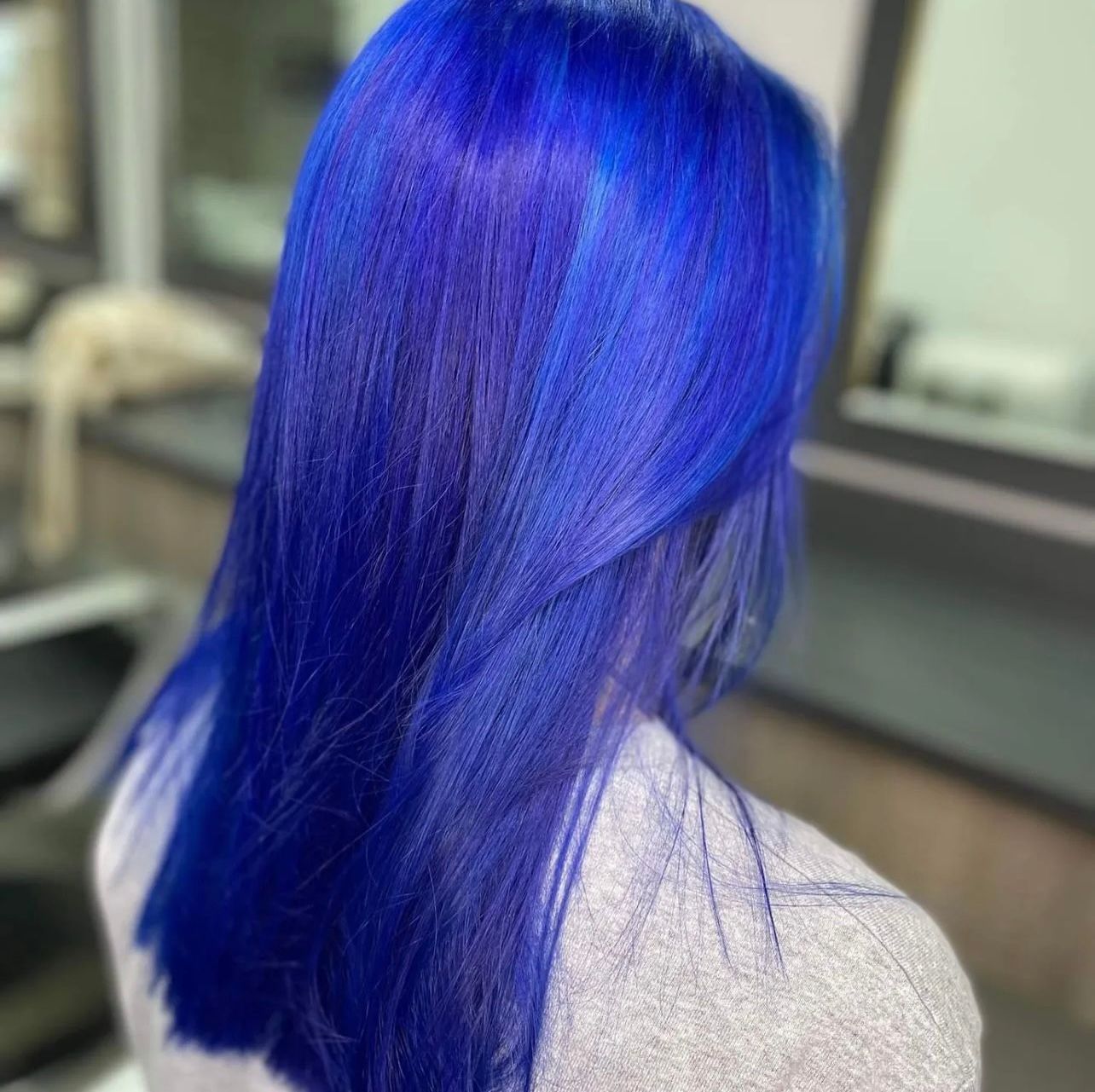Cheveux coloration bleue