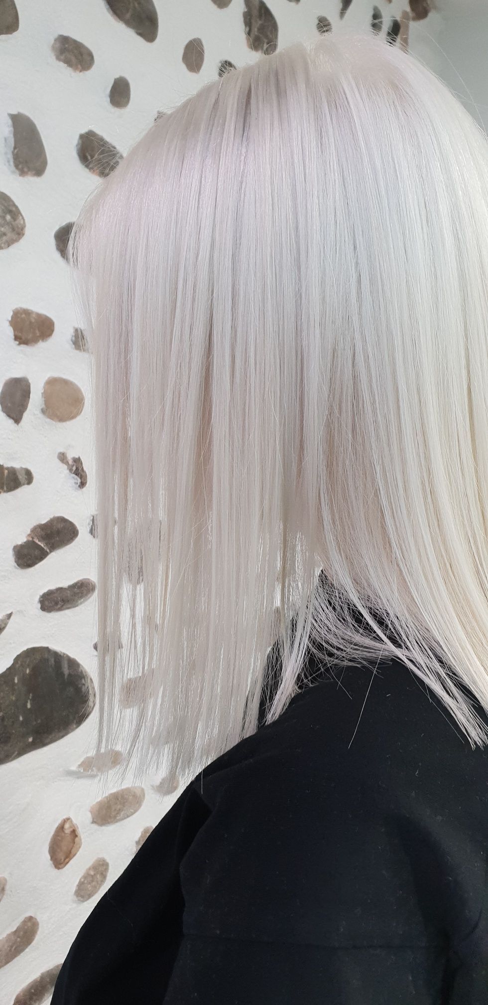 Coloration blond platine