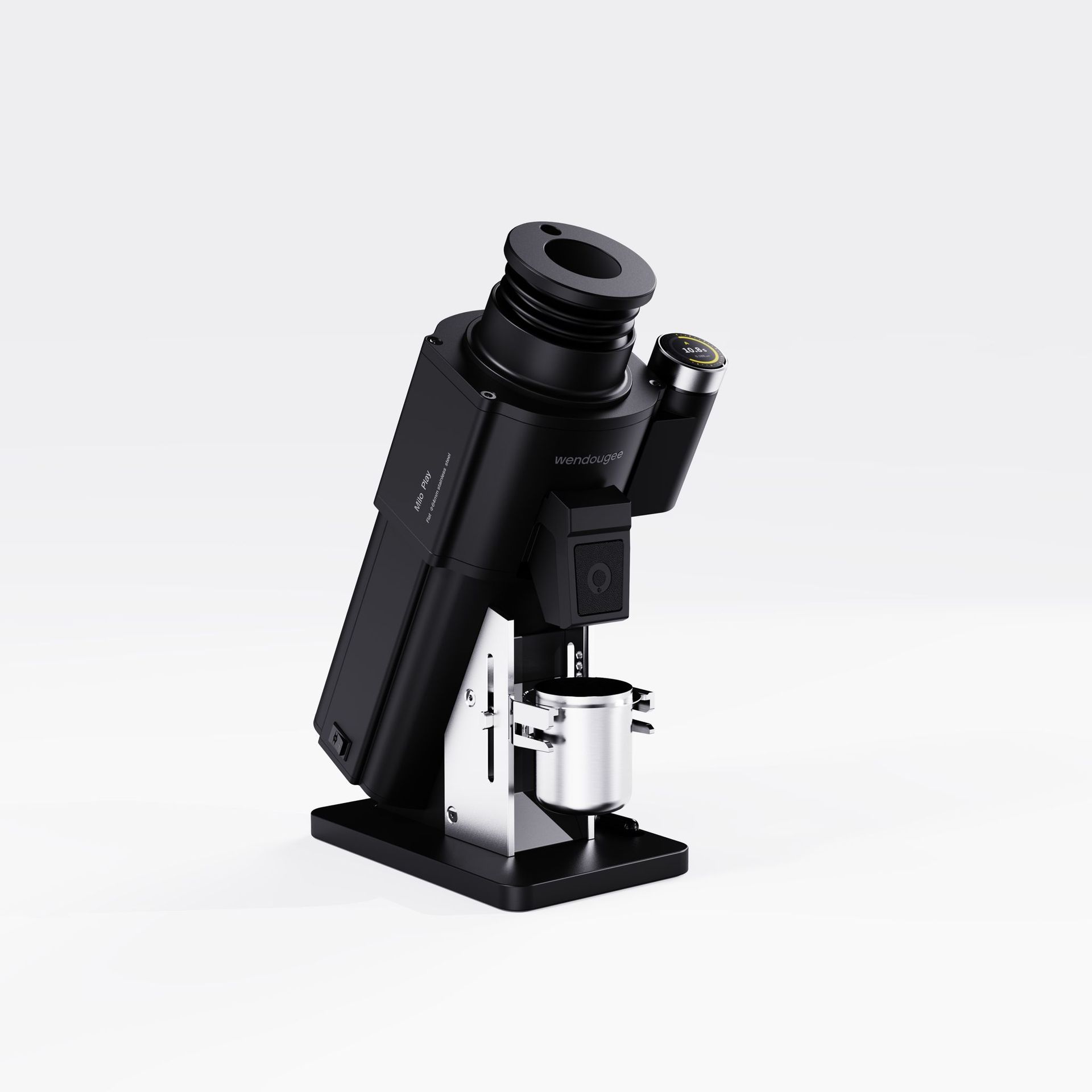 Molinillo de café eléctrico negro y plateado sobre superficie blanca.