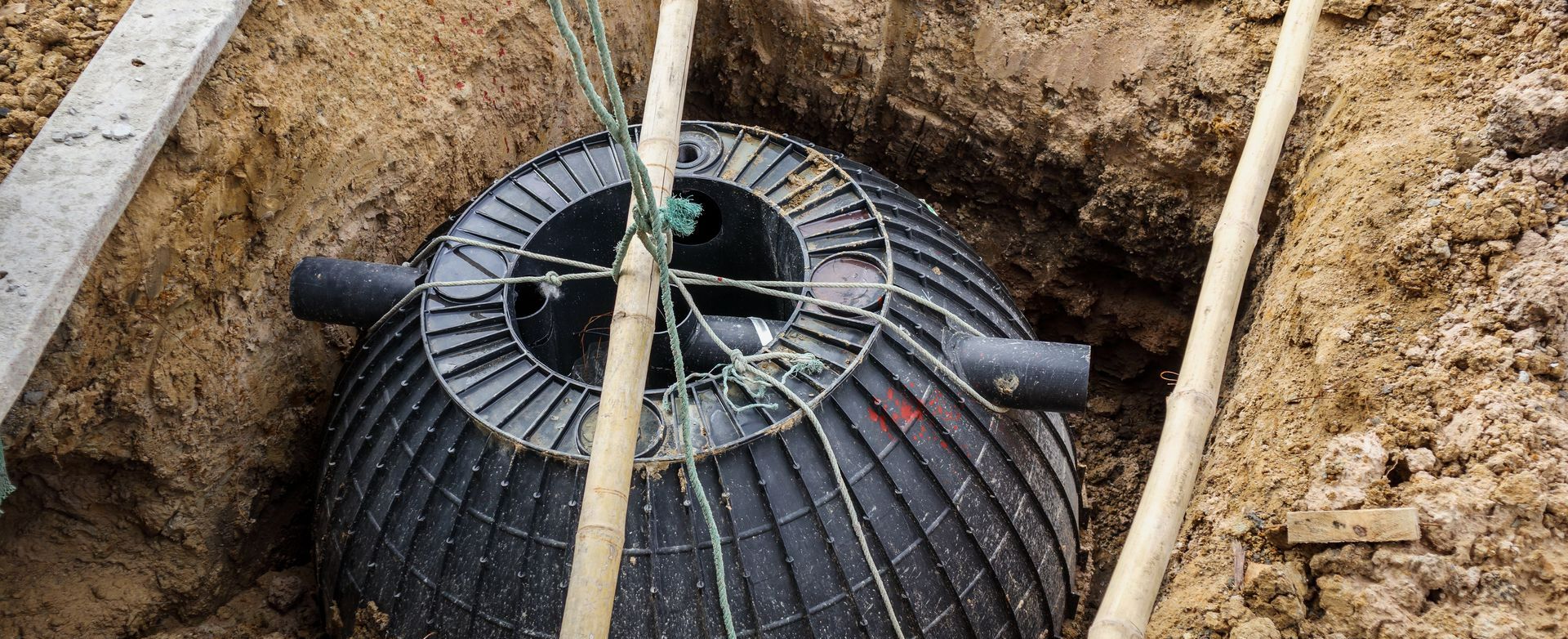 Une fosse septique dans la terre