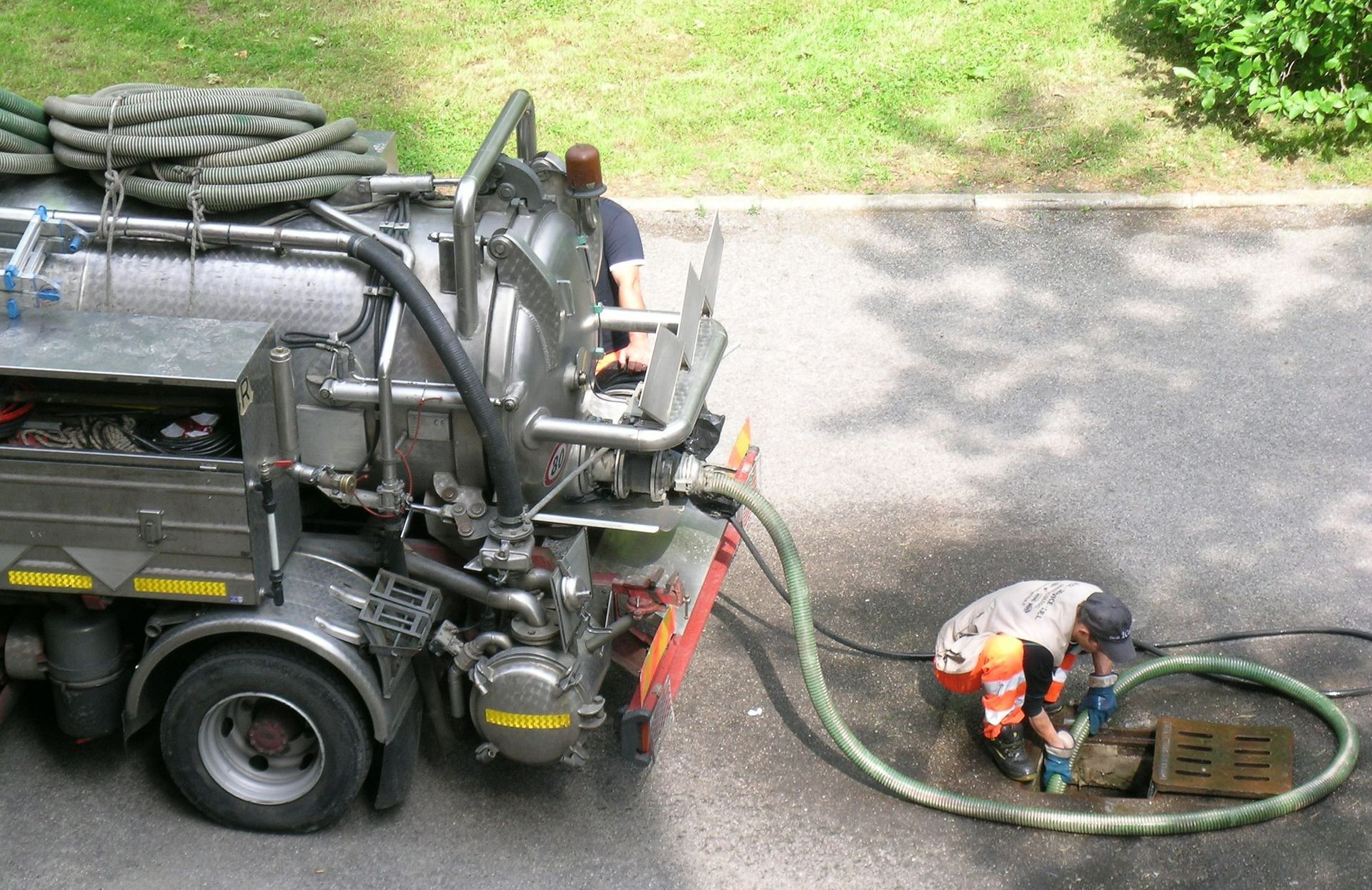 Un camion d'assanissement