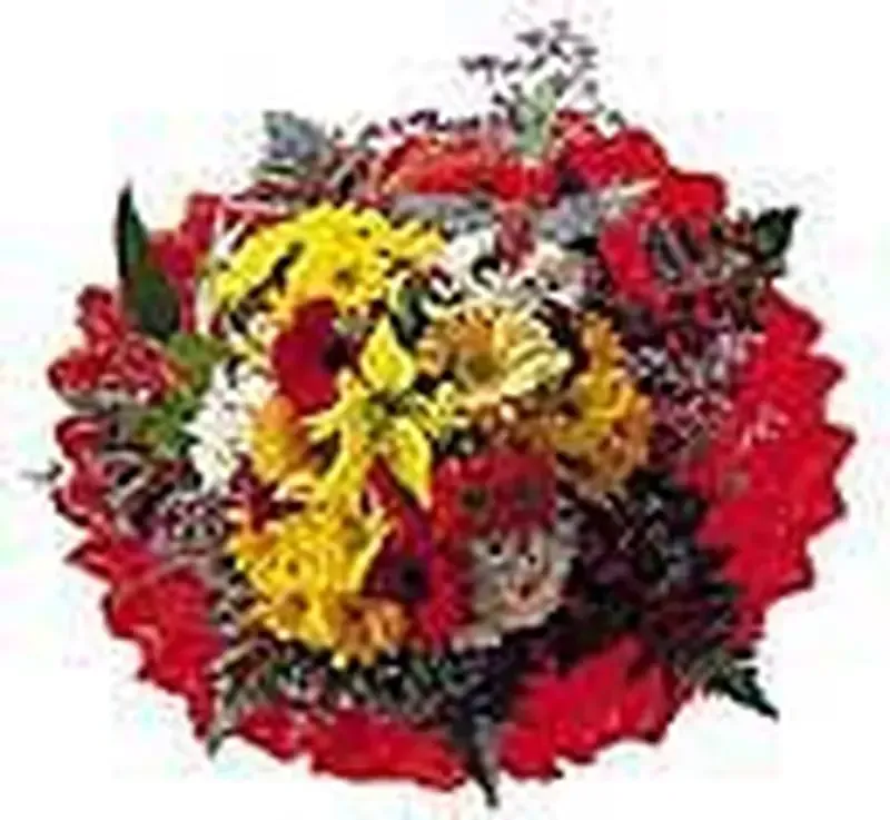 Ramo de flores amarillas, rojas y blancas sobre papel rojo festoneado.