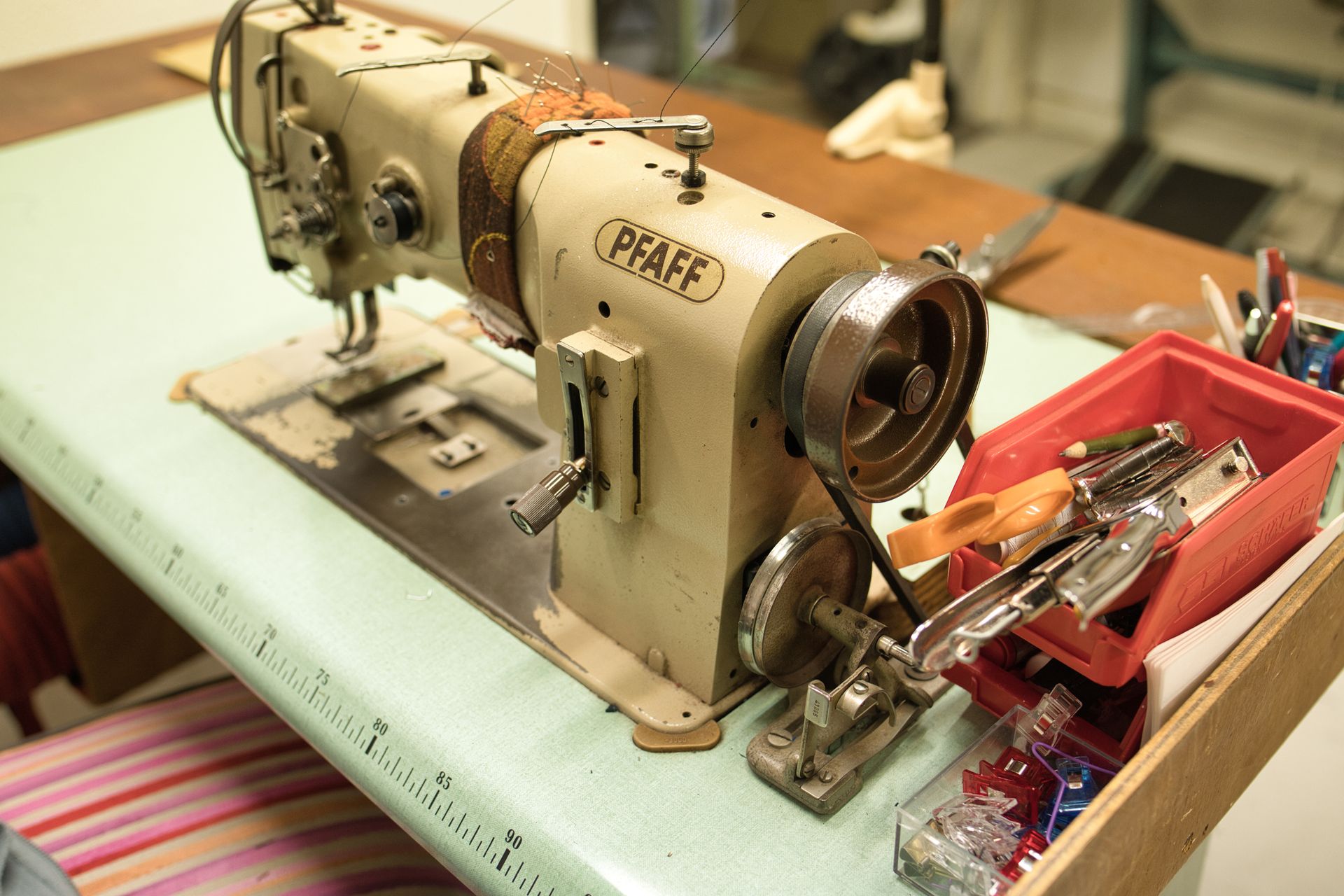Machine à coudre professionnelle Pfaf.