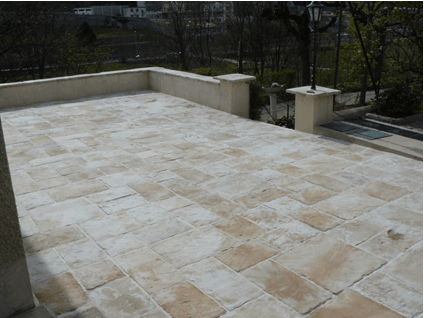 Terrasse en carrelage