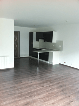 Petite cuisine avec plan de travail