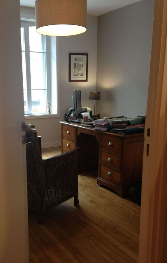 Photo du bureau en bois de Maître BOUQUET-RABUTEAU