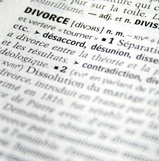 Image d'une dictionnaire sur le mot divorce et sa signification