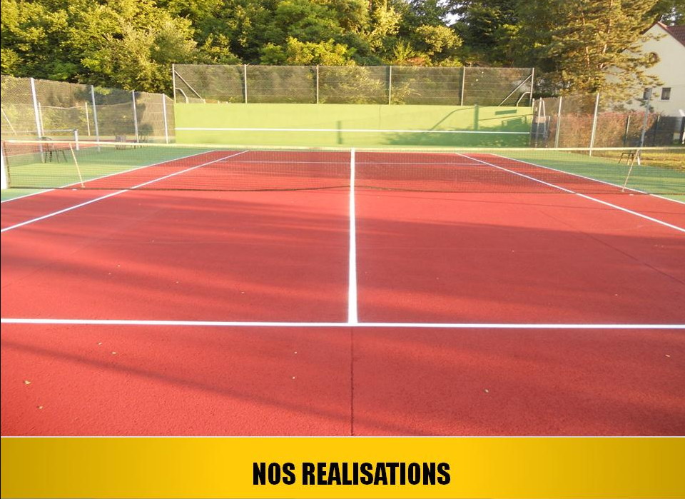 Terrain de tennis en terre battue