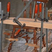 Möbel und Stühle reparieren