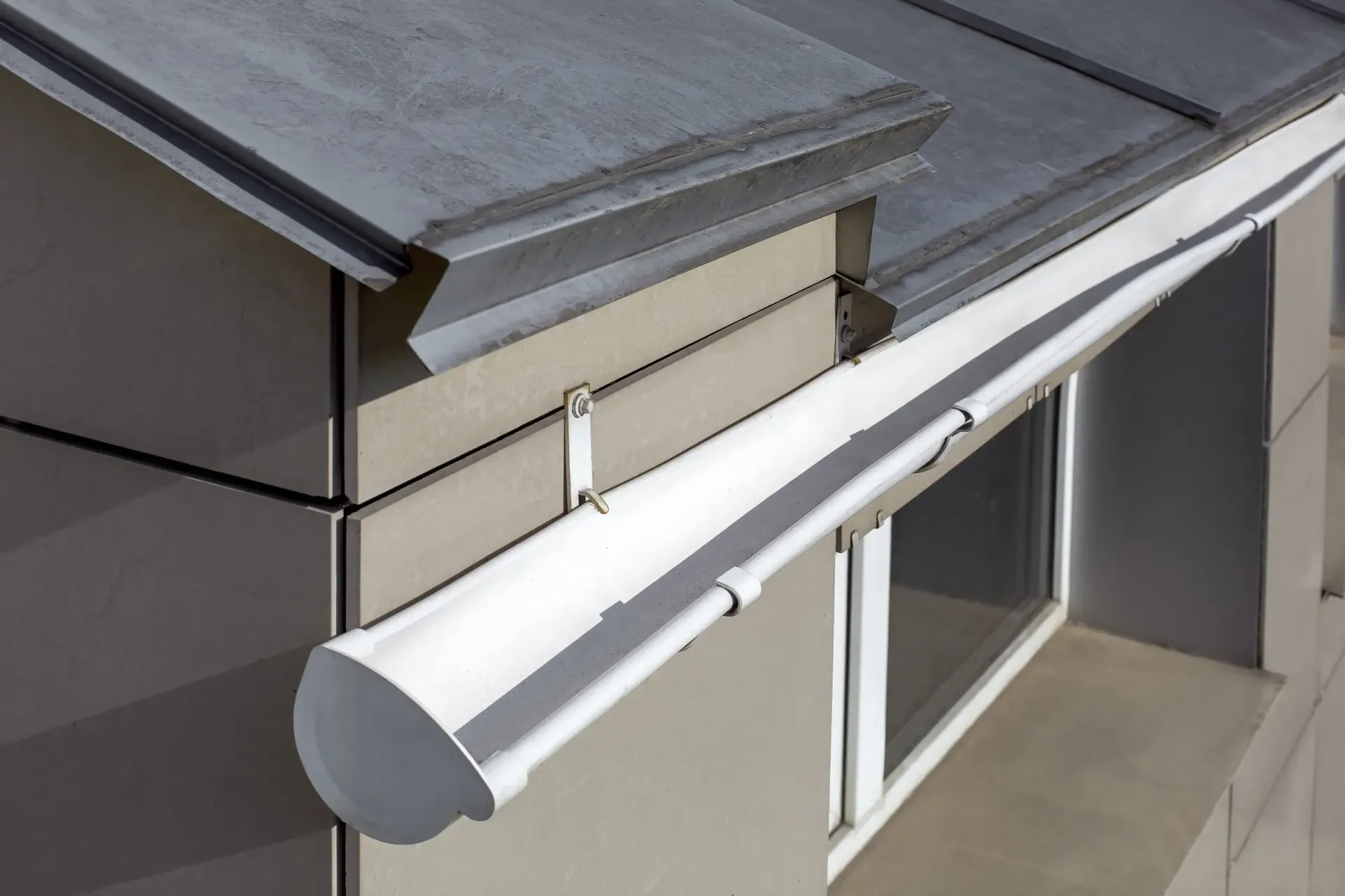 Instalaci&oacute;n de canalones nuevos.