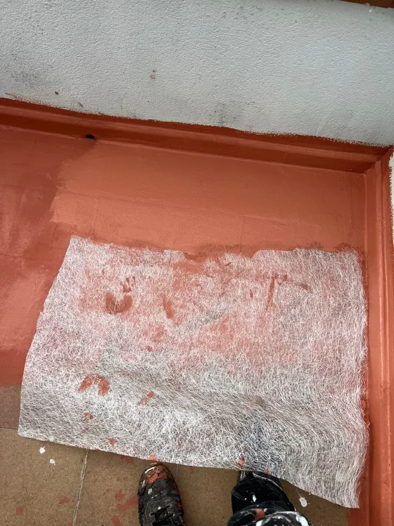 Cubierta siendo pintada.