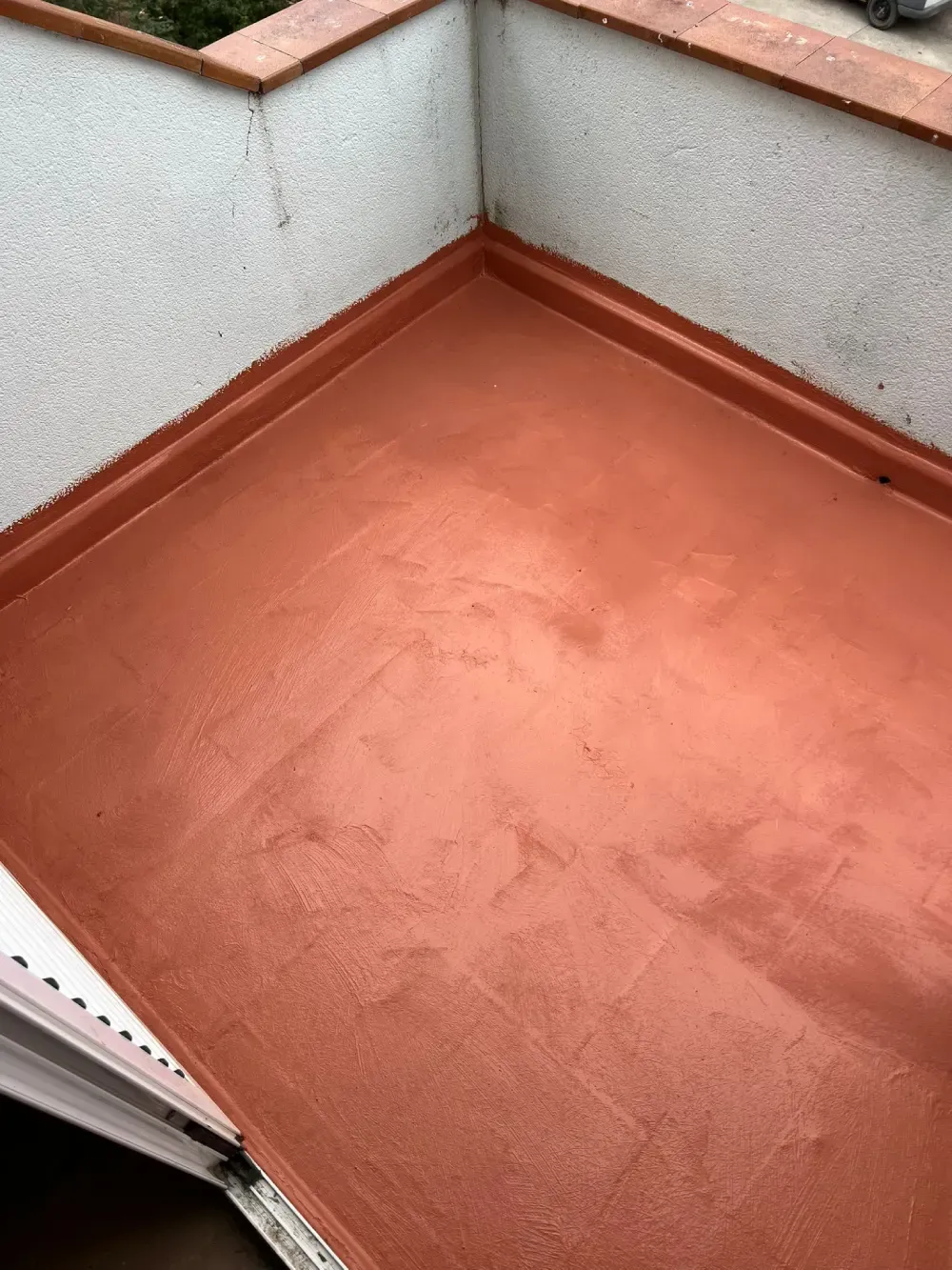 Cubierta de una terraza con una pintura de impermeabilizaci&oacute;n.