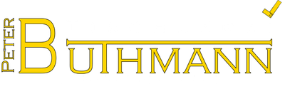 Logo mit dem Wort „PETER“ vertikal neben dem Wort „BUTHMANN“, geschrieben in Gelb mit einem Strich über „UTHMANN“.