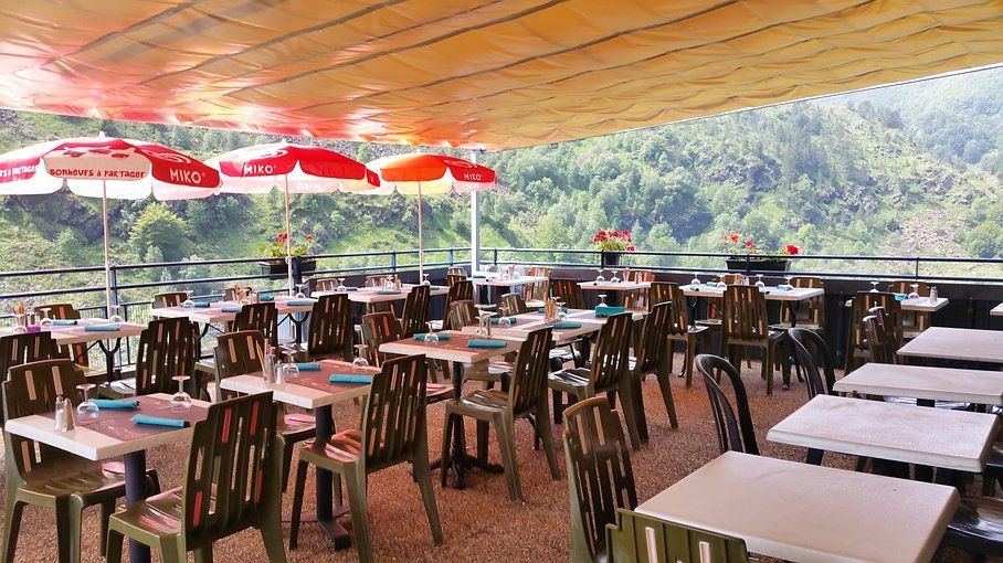 Bar Restaurant avec terrasses à l'Étang de Lers en Ariège