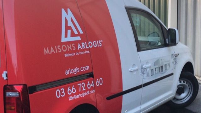 Focus sur marquage d'un véhicule par l'entreprise