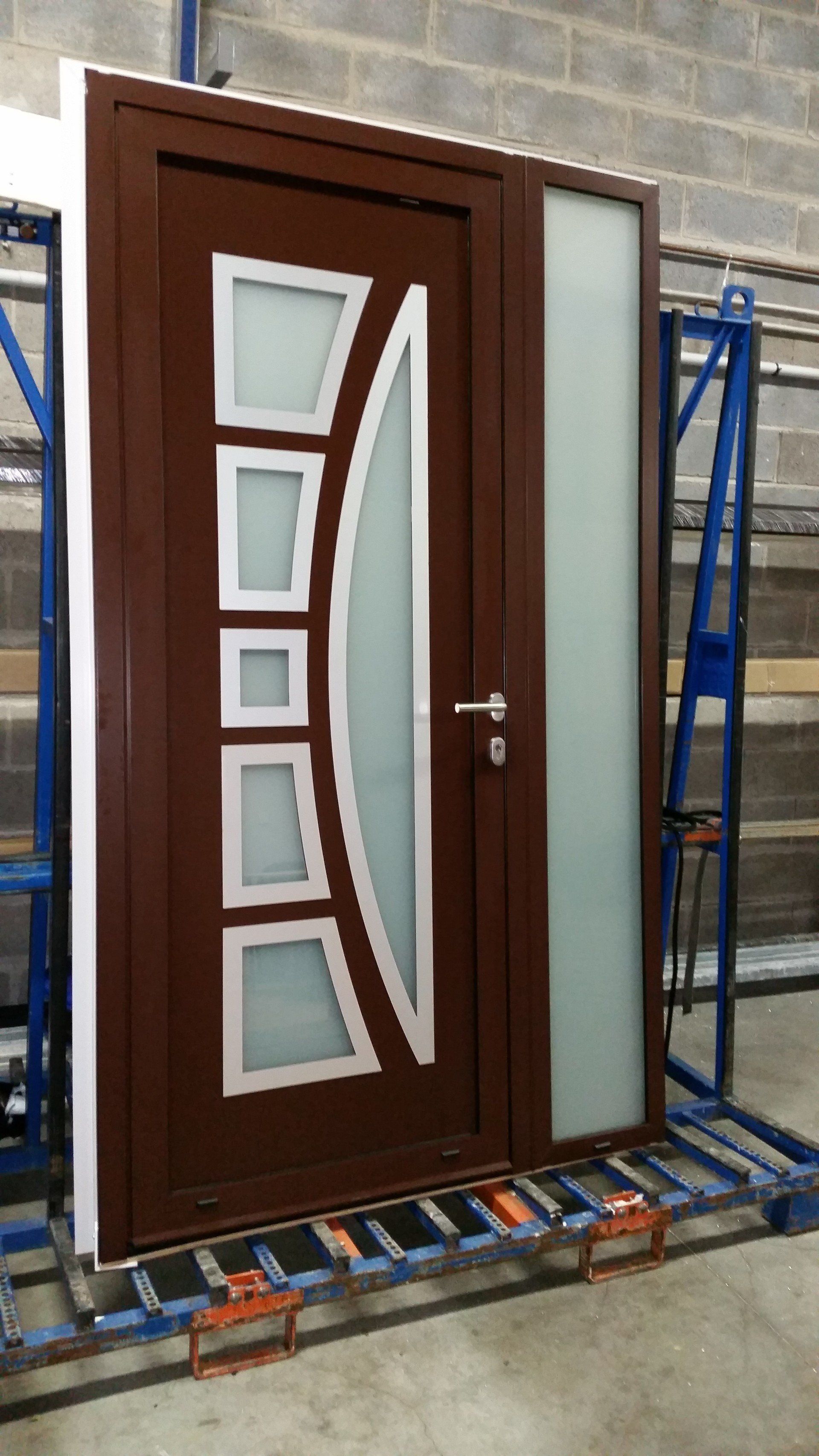 Porte d'entrée marron